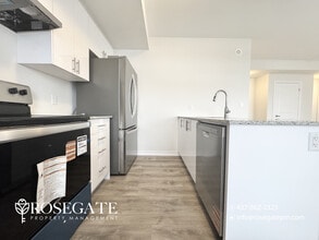 Beautiful 3-Bedroom Townhouse with Garage, Driveway Parking & Private Outdoor Space in Caledon in Caledon, ON - Building Photo - Building Photo