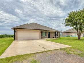 2202 Buchanan Dr in Blanchard, OK - Building Photo - Building Photo