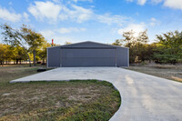 512 Barham Ln in Bridgeport, TX - Foto de edificio - Building Photo