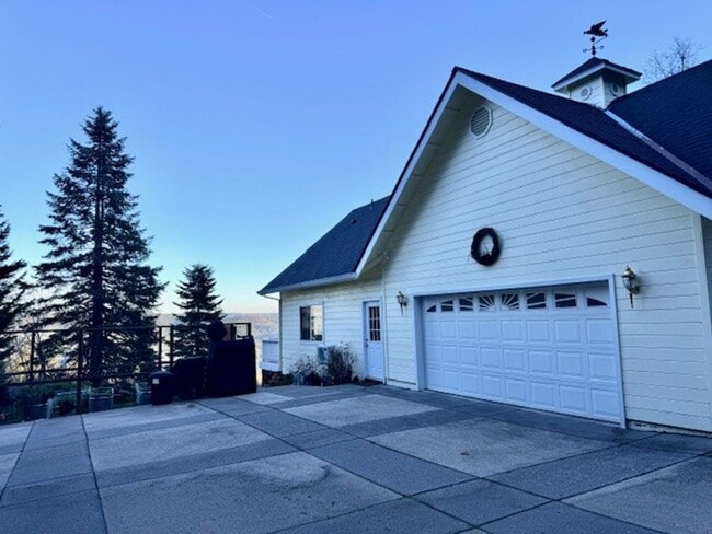 property at 14235 Quaker Ridge Ct