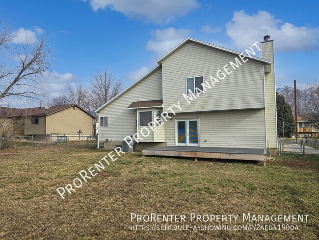 1401 Ash Dr in Layton, UT - Building Photo - Building Photo