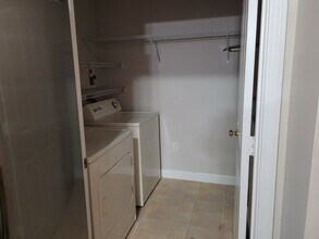 9809 Hyde Glen Ct in Charlotte, NC - Foto de edificio - Building Photo