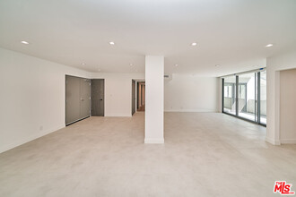 137 S Maple Dr in Beverly Hills, CA - Building Photo - Building Photo