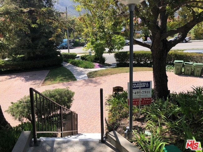 1588 Palisades Dr in Los Angeles, CA - Building Photo - Building Photo