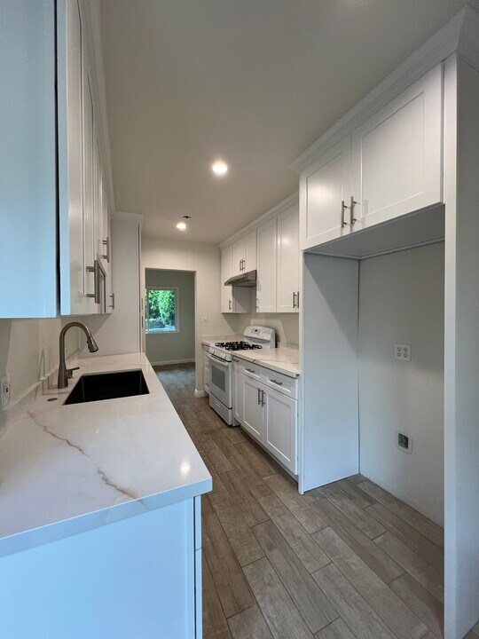 713 W Colorado Blvd, Unit 713 in Monrovia, CA - Building Photo