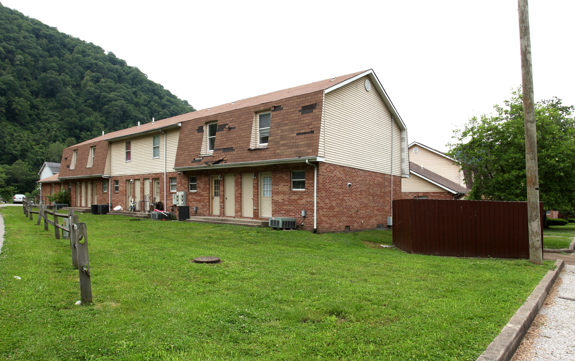 Gertrude Apartments in Montgomery, WV - Building Photo