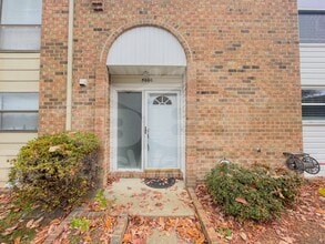 5000 Dunderdale Ct in Virginia Beach, VA - Building Photo - Building Photo