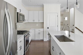 19 Lily Pond Ln in Lexington, MA - Building Photo - Building Photo