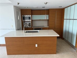 5875 Collins Ave, Unit 505 in Miami, FL - Building Photo - Building Photo