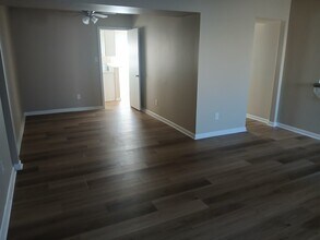 412 Chinaberry Cir in Virginia Beach, VA - Foto de edificio - Building Photo