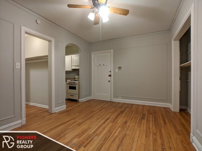 832 W Wolfram St, Unit 837-102 in Chicago, IL - Building Photo - Building Photo