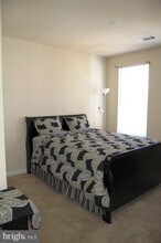 2465 Army Navy Dr in Arlington, VA - Building Photo - Building Photo