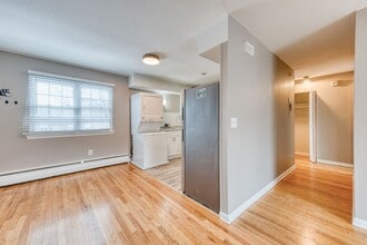 66 Beths Ave in Bristol, CT - Building Photo - Building Photo