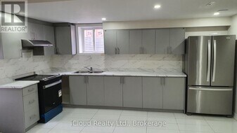 5 Inder Heights Dr in Brampton, ON - Building Photo