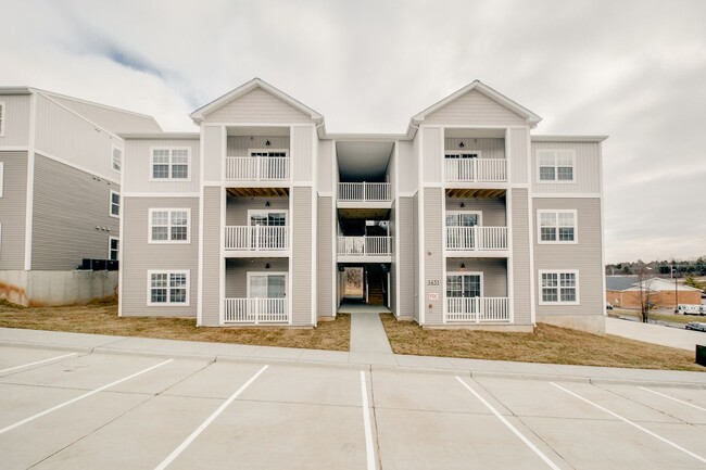 property at 1447 Pk W Ct