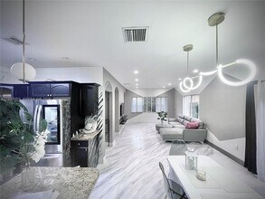 1102 NW 26th St in Miami, FL - Building Photo - Building Photo