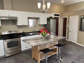 123 King St in London, ON - Building Photo