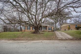 1504 S Cliff St in Decatur, TX - Building Photo - Building Photo