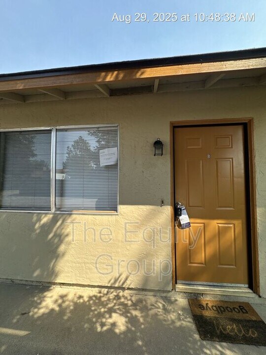 149 N Castle Rock St in Woodlake, CA - Building Photo