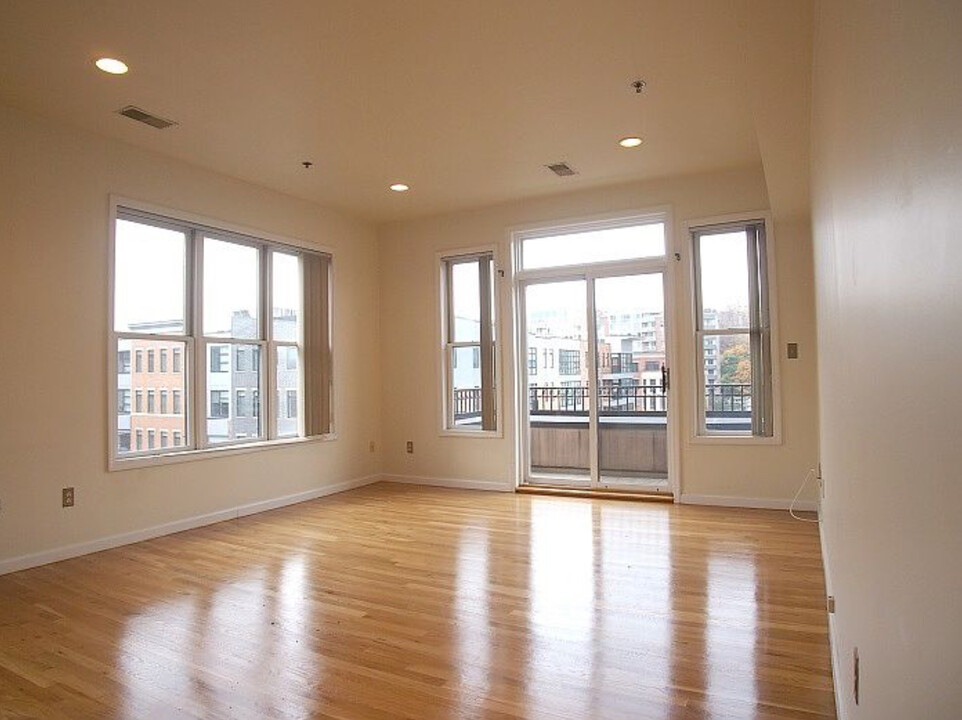 901 Madison St, Unit 6 in Hoboken, NJ - Building Photo