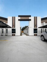12 N Emerald Ave in Edinburg, TX - Building Photo