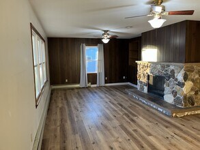 120 Railroad St in Tiffin, IA - Building Photo - Building Photo