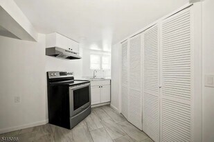 190 N 1st St in Paterson, NJ - Building Photo