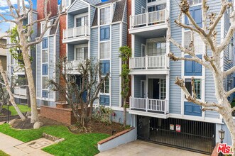 11667 Gorham Ave-Unit -101 in Los Angeles, CA - Building Photo - Building Photo