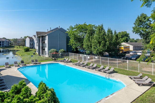 Crystal Lake in Hilliard, OH - Building Photo - Building Photo