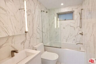 21 1/2 Wavecrest Ave in Los Angeles, CA - Building Photo - Building Photo