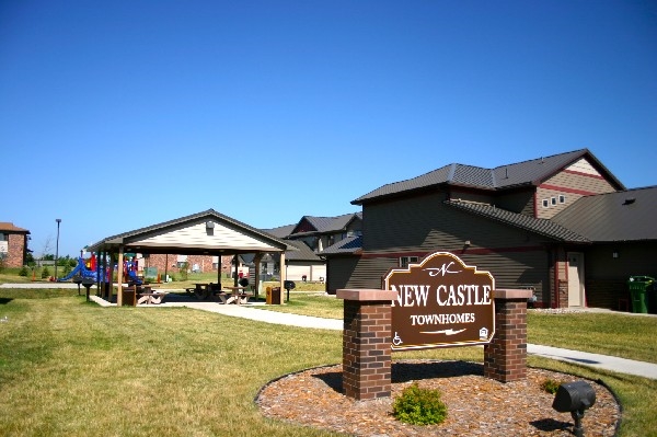 New Castle Townhomes in Worthington, MN - Foto de edificio