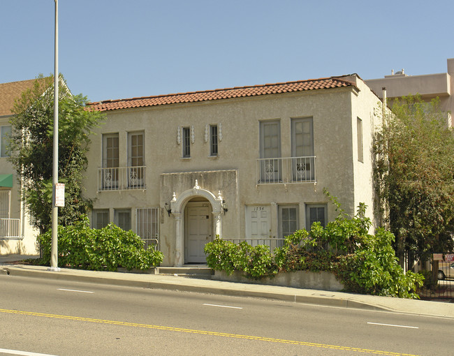 1754 N La Brea Ave in Los Angeles, CA - Foto de edificio - Building Photo