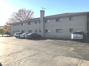 725 Busse Hwy in Park Ridge, IL - Building Photo - Building Photo