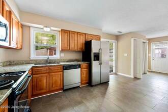 8216 Afterglow Dr in Louisville, KY - Building Photo - Building Photo