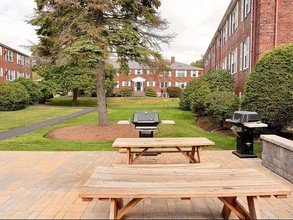 Captain Parker Arms in Lexington, MA - Foto de edificio - Building Photo