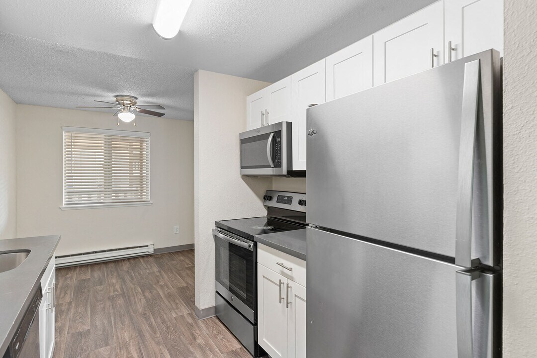 Meridian West Apartments in Puyallup, WA - Building Photo