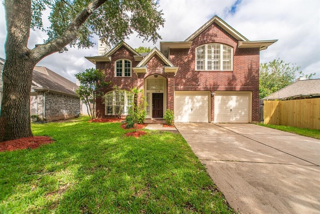 218 Birch Hill Dr in Sugar Land, TX - Building Photo
