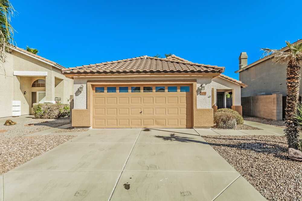 14740 W Willow Ln in Surprise, AZ - Building Photo