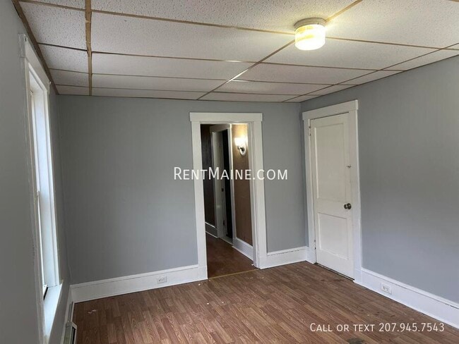 402-404 Hammond Street Apt. in Bangor, ME - Building Photo - Building Photo