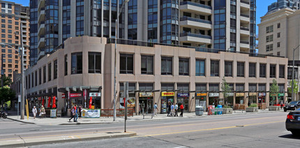 5409 Yonge St in Toronto, ON - Building Photo - Building Photo