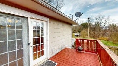 93 N Canton Rd in Canton, NC - Building Photo - Building Photo