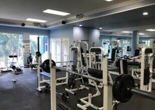 5099 NW 7th St in Miami, FL - Building Photo - Building Photo