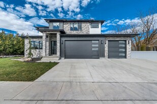 3168 Chalk Creek Way in South Jordan, UT - Building Photo