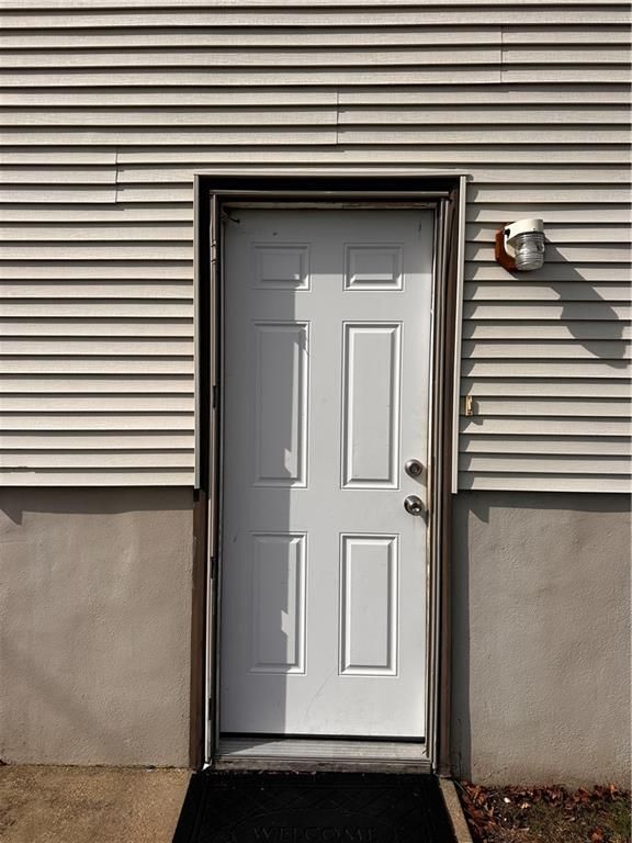 24 Lewis St in North Providence, RI - Foto de edificio - Building Photo