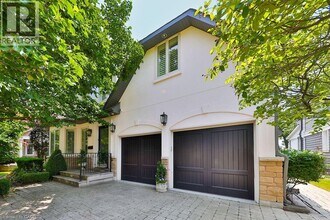 14 Holyrood Ave in Oakville, ON - Building Photo - Building Photo