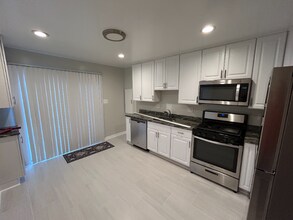 5520 Halwis St in Alexandria, VA - Foto de edificio - Building Photo