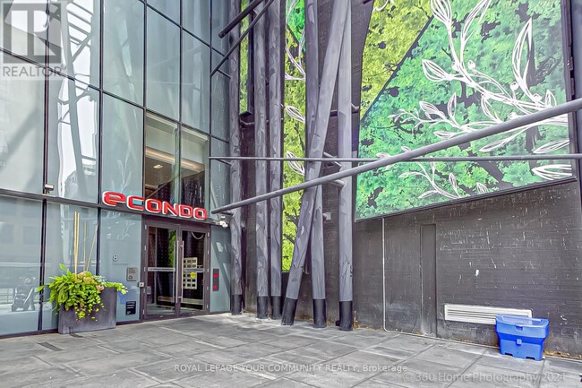 5509-5508 EGLINTON Ave in Toronto, ON - Building Photo - Building Photo