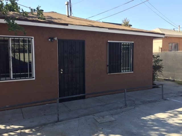 1123 E 33rd St in Los Angeles, CA - Building Photo