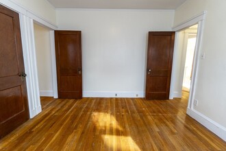 95 Bourne St, Unit 1 in Boston, MA - Building Photo - Building Photo