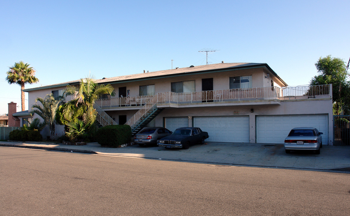 5-units + 1 Non-conforming Unit in Hawthorne, CA - Building Photo